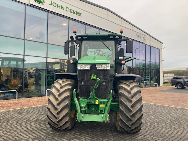 John Deere 7310R - Farm tractor: picture 2 John Deere 7310R - Farm tractor: picture 2
