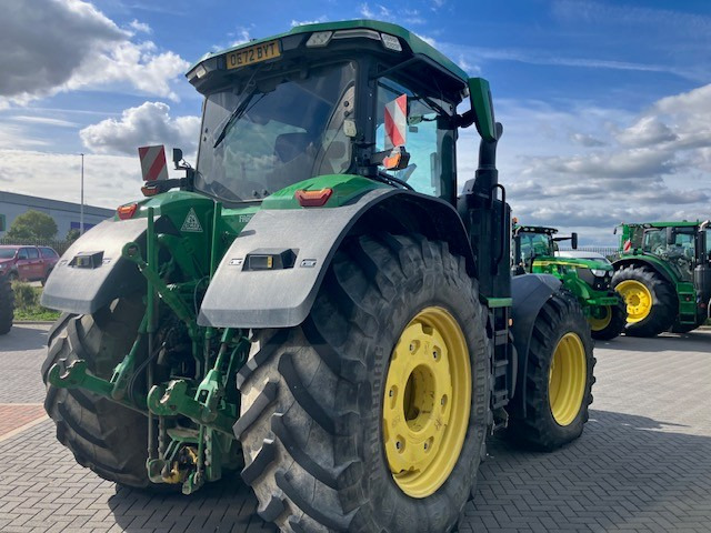 John Deere 7R 330 - Farm tractor: picture 4 John Deere 7R 330 - Farm tractor: picture 4