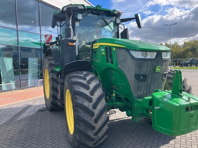 John Deere 7R 330 - Farm tractor: picture 2 John Deere 7R 330 - Farm tractor: picture 2