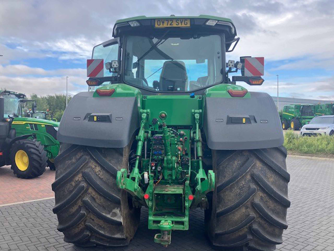 Farm tractor John Deere 8R 410: picture 17