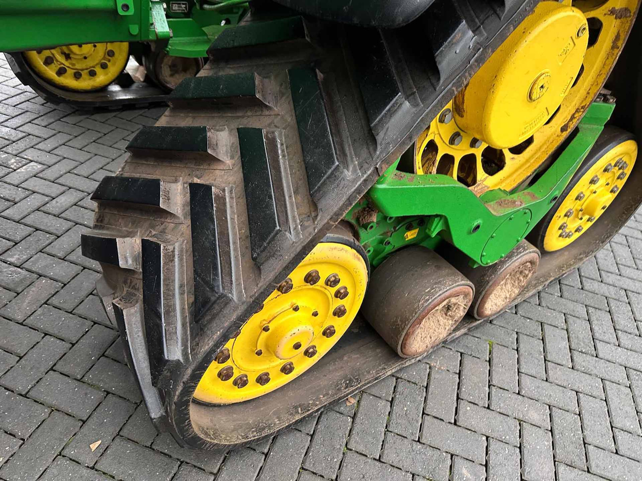 John Deere 8RX 370 - Farm tractor: picture 2 John Deere 8RX 370 - Farm tractor: picture 2