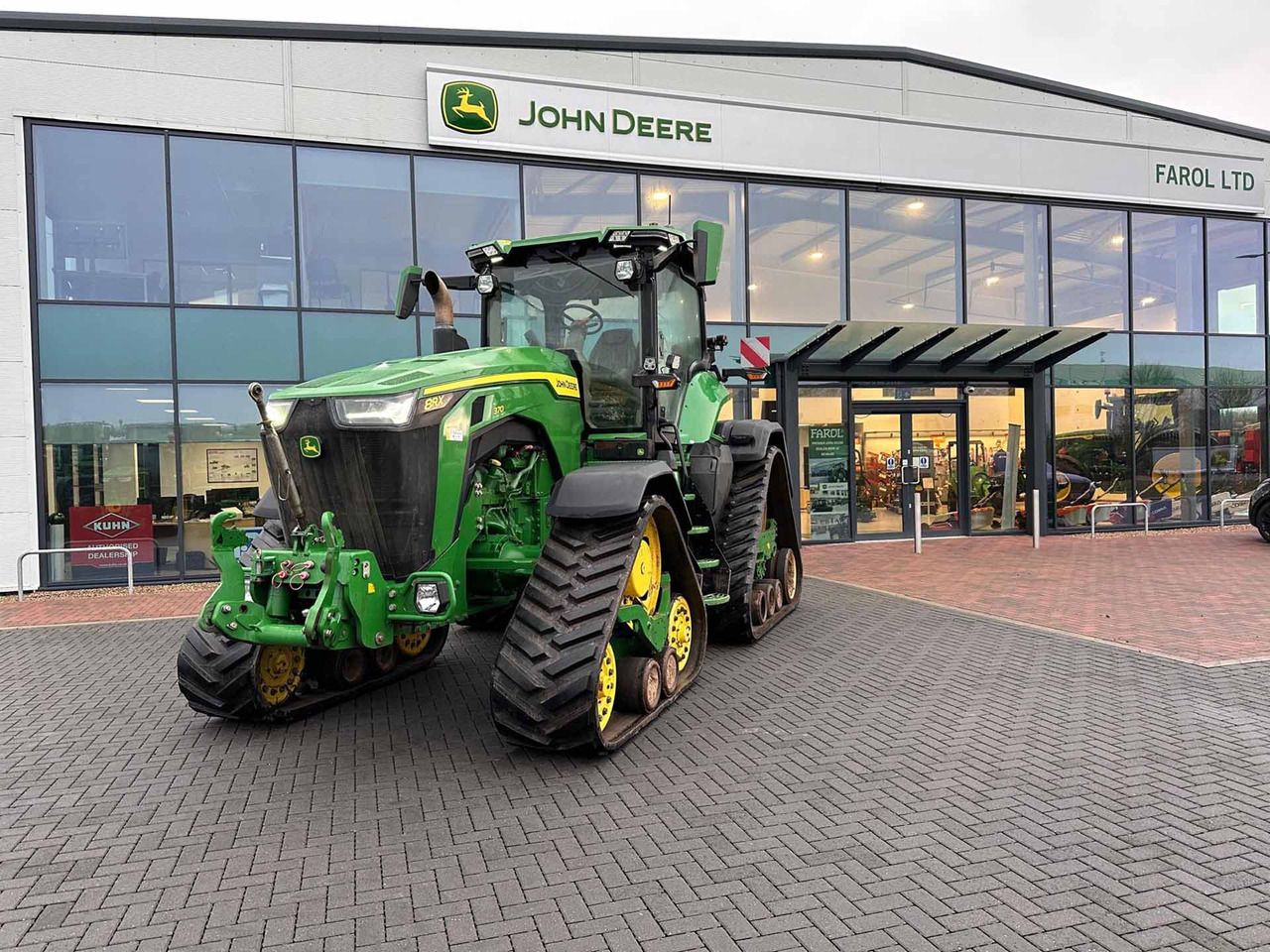 John Deere 8RX 370 - Farm tractor: picture 1 John Deere 8RX 370 - Farm tractor: picture 1
