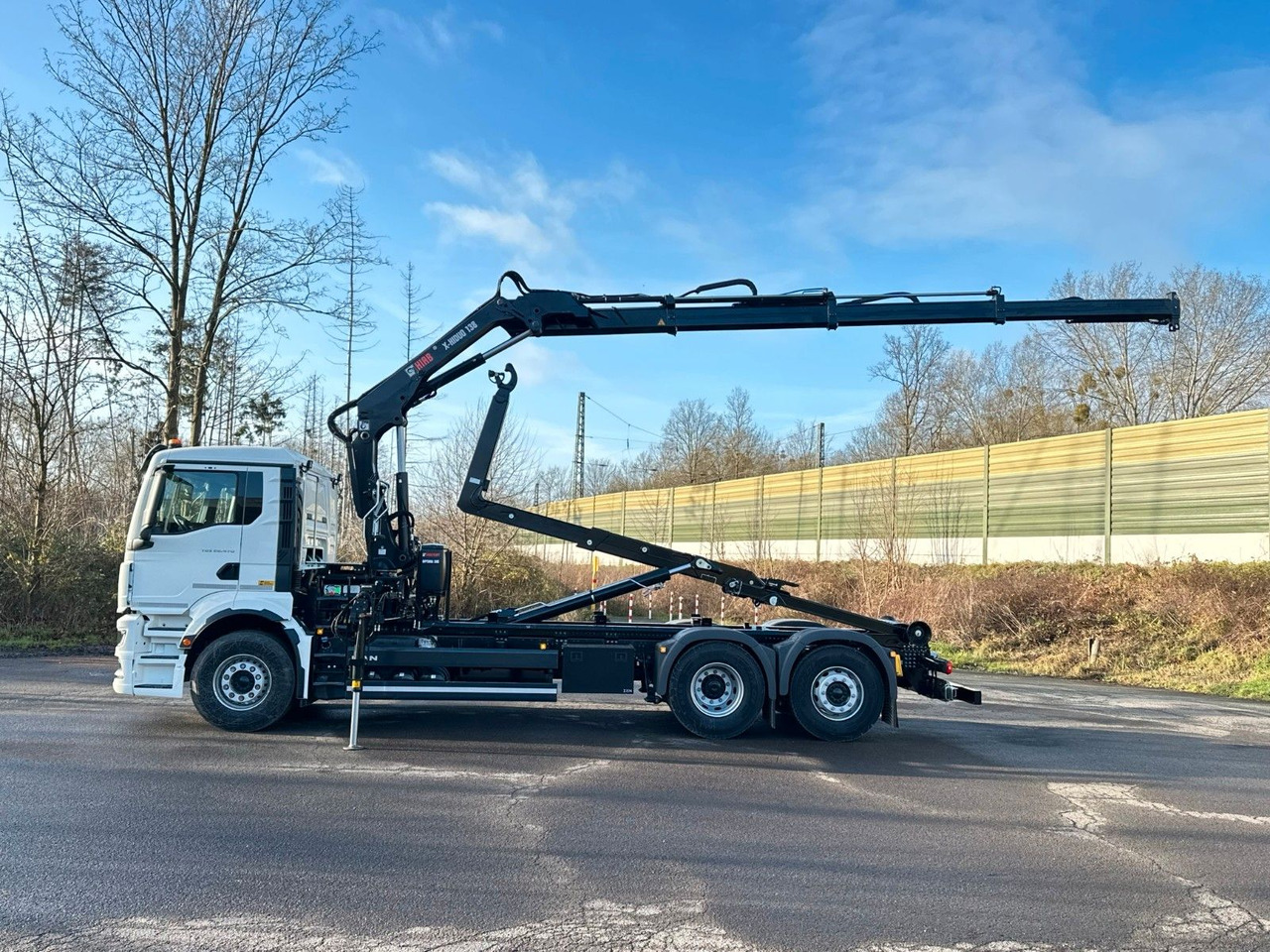 MAN TGS 26.470 6x2 Abrollkipper + Kran Hiab 138-3 - Hook lift truck, Crane truck: picture 3 MAN TGS 26.470 6x2 Abrollkipper + Kran Hiab 138-3 - Hook lift truck, Crane truck: picture 3