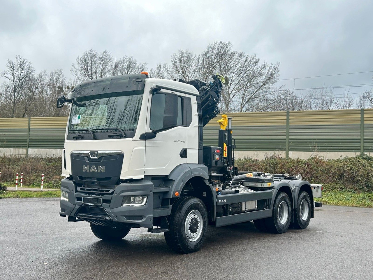 MAN TGS 33.440 6x6 BB Abrollkipper+Kran Hiab 228-6 - Hook lift truck, Crane truck: picture 2 MAN TGS 33.440 6x6 BB Abrollkipper+Kran Hiab 228-6 - Hook lift truck, Crane truck: picture 2