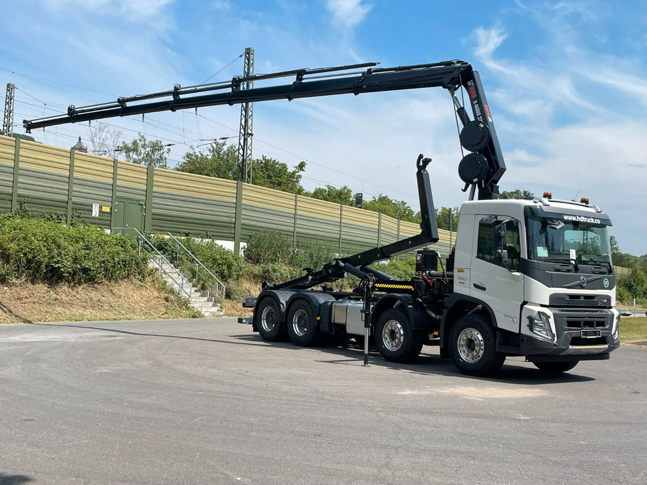 Leasing of  Volvo FMX 500 8x4 Abrollkipper + Kran Hiab 228-6 Volvo FMX 500 8x4 Abrollkipper + Kran Hiab 228-6: picture 18