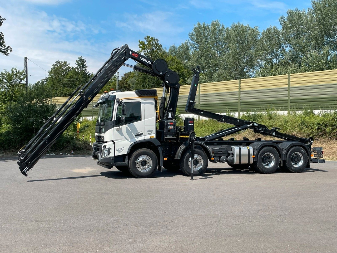 Leasing of  Volvo FMX 500 8x4 Abrollkipper + Kran Hiab 228-6 Volvo FMX 500 8x4 Abrollkipper + Kran Hiab 228-6: picture 10