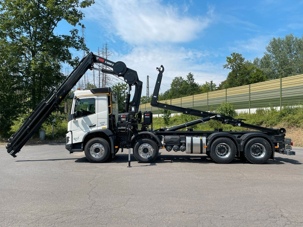 Leasing of  Volvo FMX 500 8x4 Abrollkipper + Kran Hiab 228-6 Volvo FMX 500 8x4 Abrollkipper + Kran Hiab 228-6: picture 11