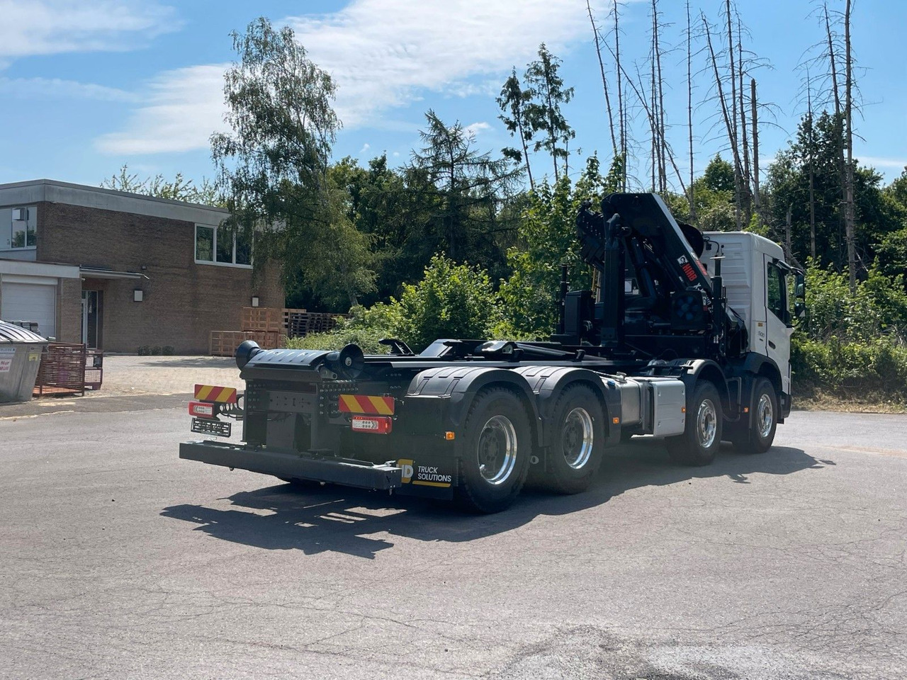 Leasing of  Volvo FMX 500 8x4 Abrollkipper + Kran Hiab 228-6 Volvo FMX 500 8x4 Abrollkipper + Kran Hiab 228-6: picture 6
