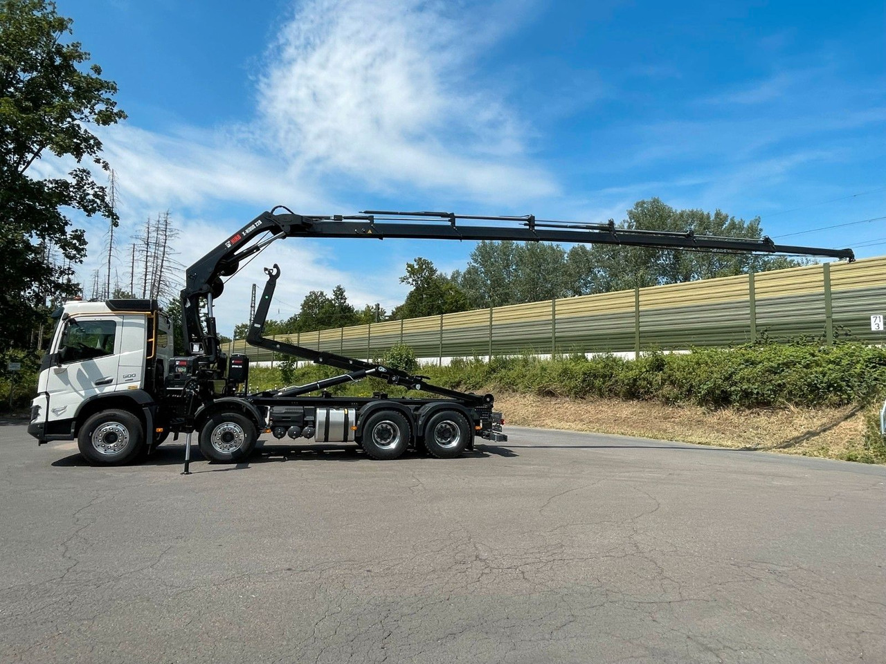 Leasing of  Volvo FMX 500 8x4 Abrollkipper + Kran Hiab 228-6 Volvo FMX 500 8x4 Abrollkipper + Kran Hiab 228-6: picture 15