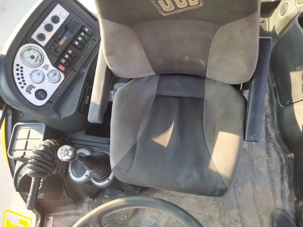 - Backhoe loader: picture 2 - Backhoe loader: picture 2