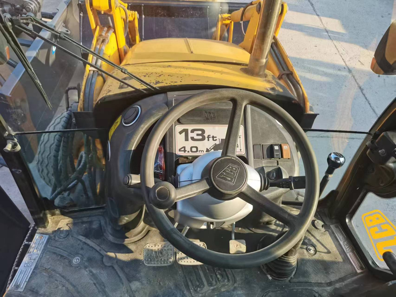 - Backhoe loader: picture 4 - Backhoe loader: picture 4