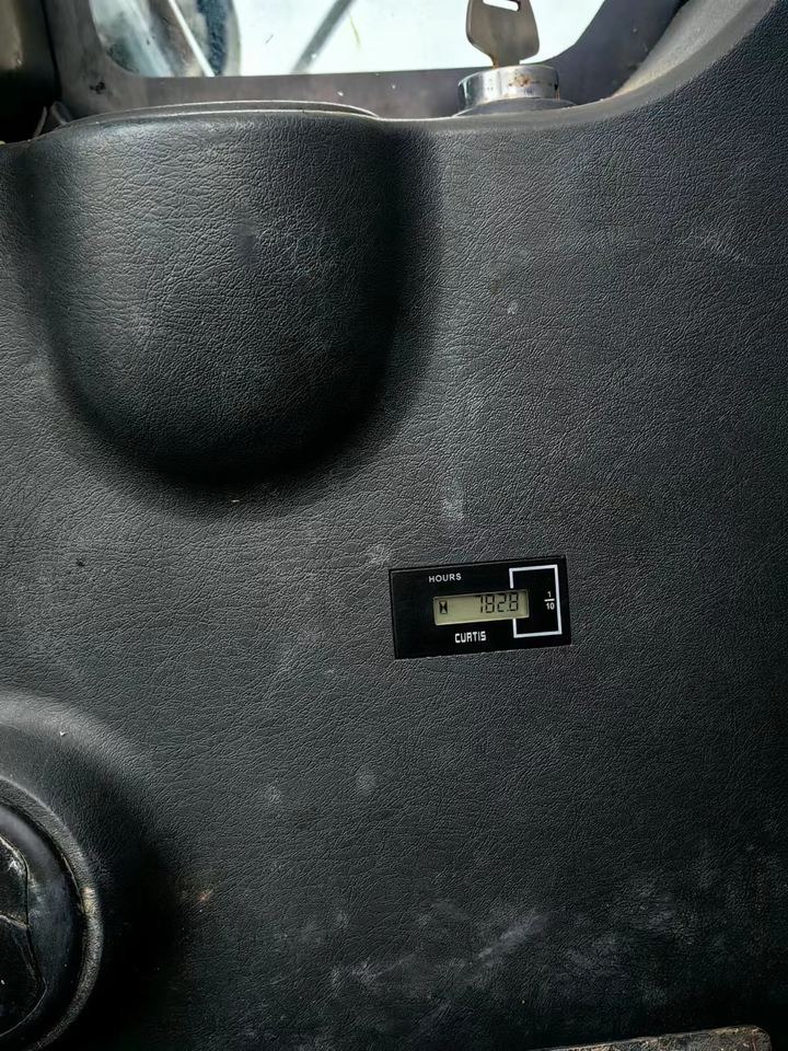 HYUNDAI 220-9 S - Crawler excavator: picture 2 HYUNDAI 220-9 S - Crawler excavator: picture 2