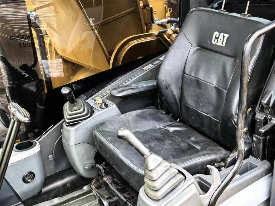 Low Price Used Caterpillar CAT 330D2L Excavators 33 TON 1.5M³ Bucket Capacity CN 2022 Machinery Test Report Track Shoes Included - Crawler excavator: picture 3 Low Price Used Caterpillar CAT 330D2L Excavators 33 TON 1.5M³ Bucket Capacity CN 2022 Machinery Test Report Track Shoes Included - Crawler excavator: picture 3