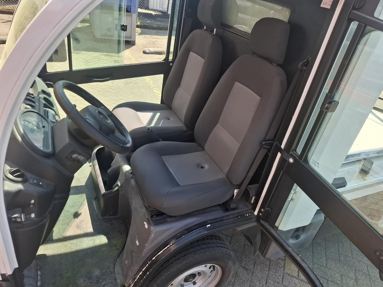 Aixam Mega E-Worker Elektrische Bakwagen RK-437-P - Golf cart: picture 2 Aixam Mega E-Worker Elektrische Bakwagen RK-437-P - Golf cart: picture 2