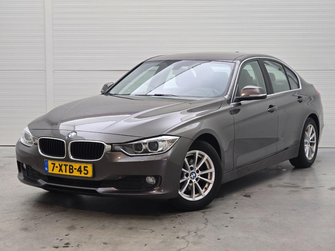 BMW 3-serie 320d EfficientDynamics Edition High Executive | 2014 | 300.611 km | Automaat | 7XTB45 | NAP: Logisch - Sedan: picture 1 BMW 3-serie 320d EfficientDynamics Edition High Executive | 2014 | 300.611 km | Automaat | 7XTB45 | NAP: Logisch - Sedan: picture 1