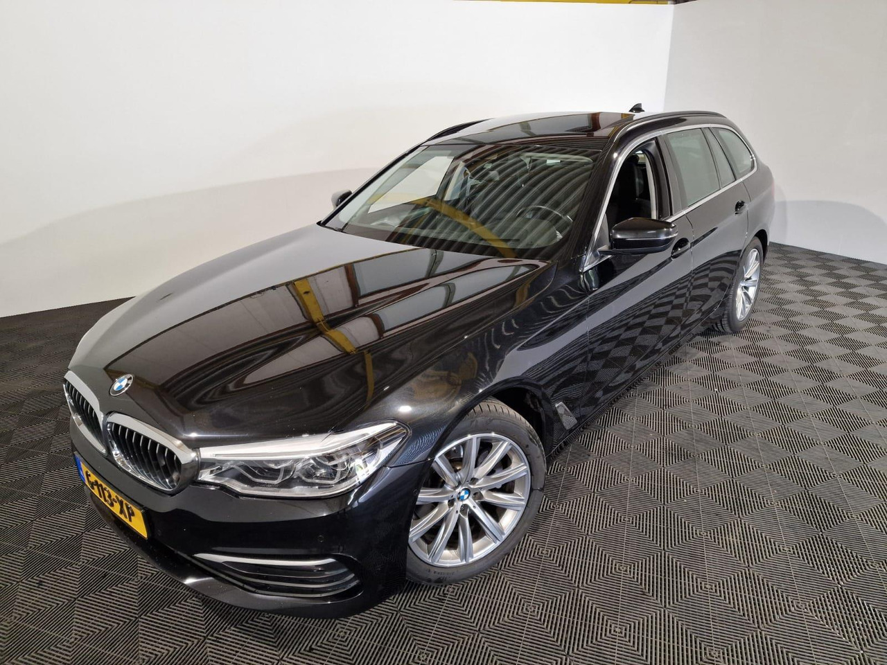 Bmw 520d Touring High Executive G-113-XP 253.972 km - Car: picture 1 Bmw 520d Touring High Executive G-113-XP 253.972 km - Car: picture 1