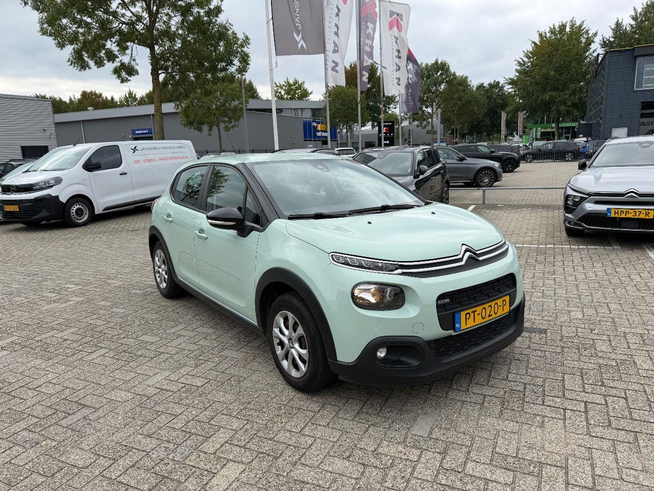 Citroen C3 1.2 PureTech Feel | 2017 | 125.672 km | PT020P | NAP: Logisch - Hatchback: picture 2 Citroen C3 1.2 PureTech Feel | 2017 | 125.672 km | PT020P | NAP: Logisch - Hatchback: picture 2