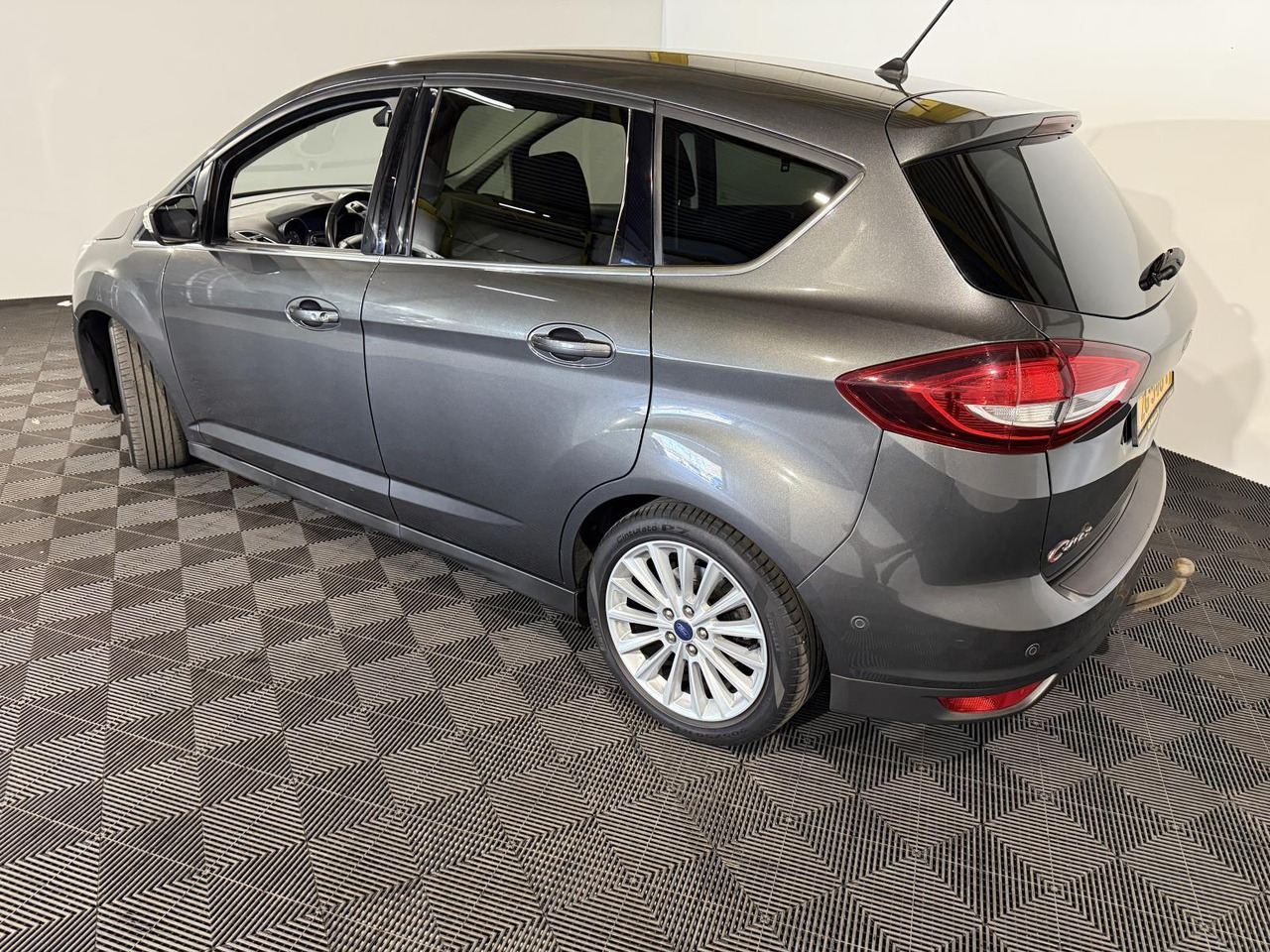 Ford C-Max 1.0 Titanium ZG-548-F 186.382 km - Car: picture 3 Ford C-Max 1.0 Titanium ZG-548-F 186.382 km - Car: picture 3