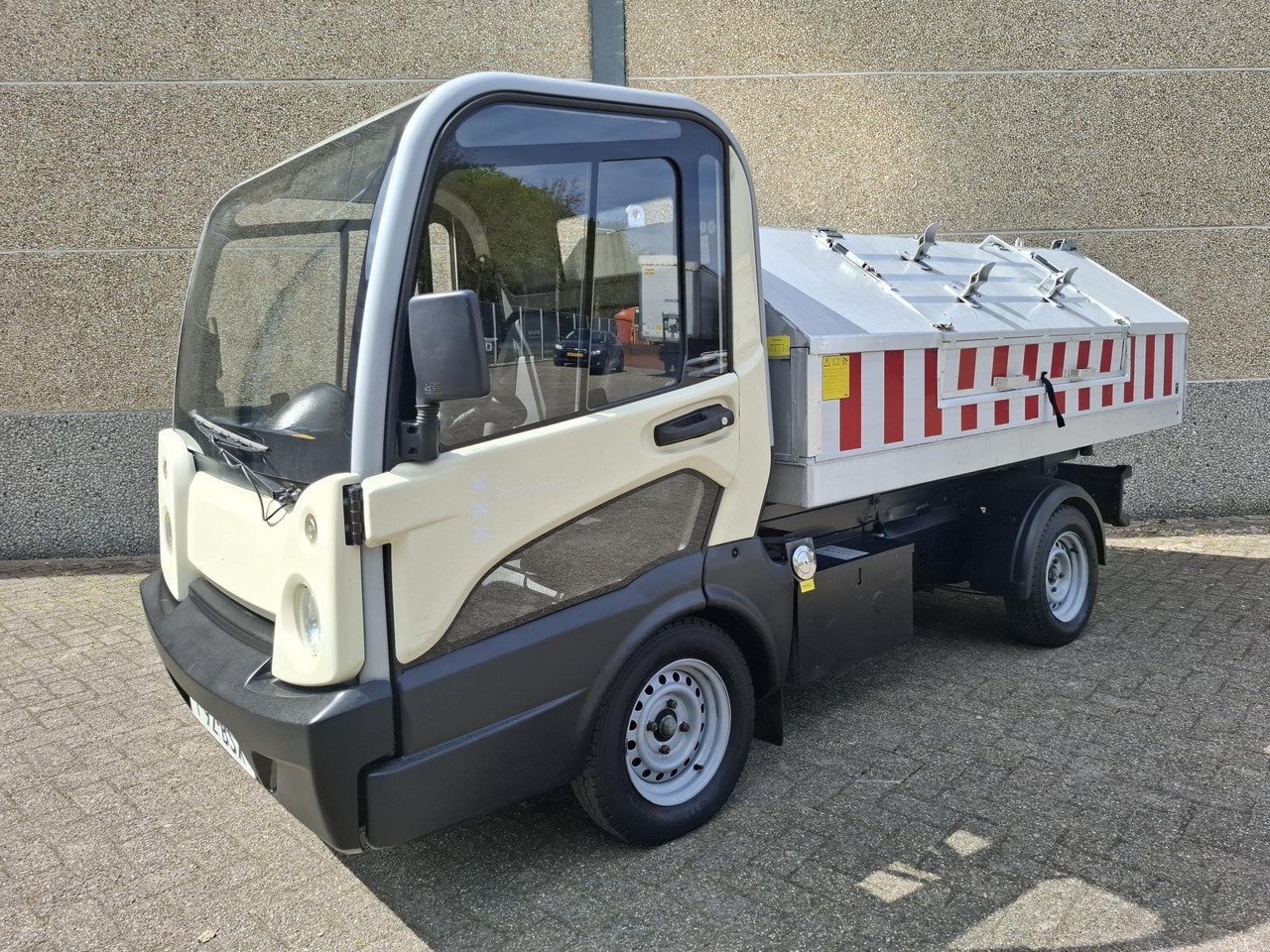 Goupil G5 Elektrische Stratenreinigingsmachine - Electric utility vehicle: picture 1 Goupil G5 Elektrische Stratenreinigingsmachine - Electric utility vehicle: picture 1