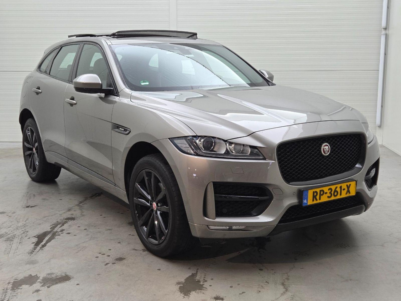 Jaguar F-PACE 2.0 Portfolio AWD 25d | 2018 | 192.306 km | Automaat | RP361X | NAP: Logisch - SUV: picture 2 Jaguar F-PACE 2.0 Portfolio AWD 25d | 2018 | 192.306 km | Automaat | RP361X | NAP: Logisch - SUV: picture 2