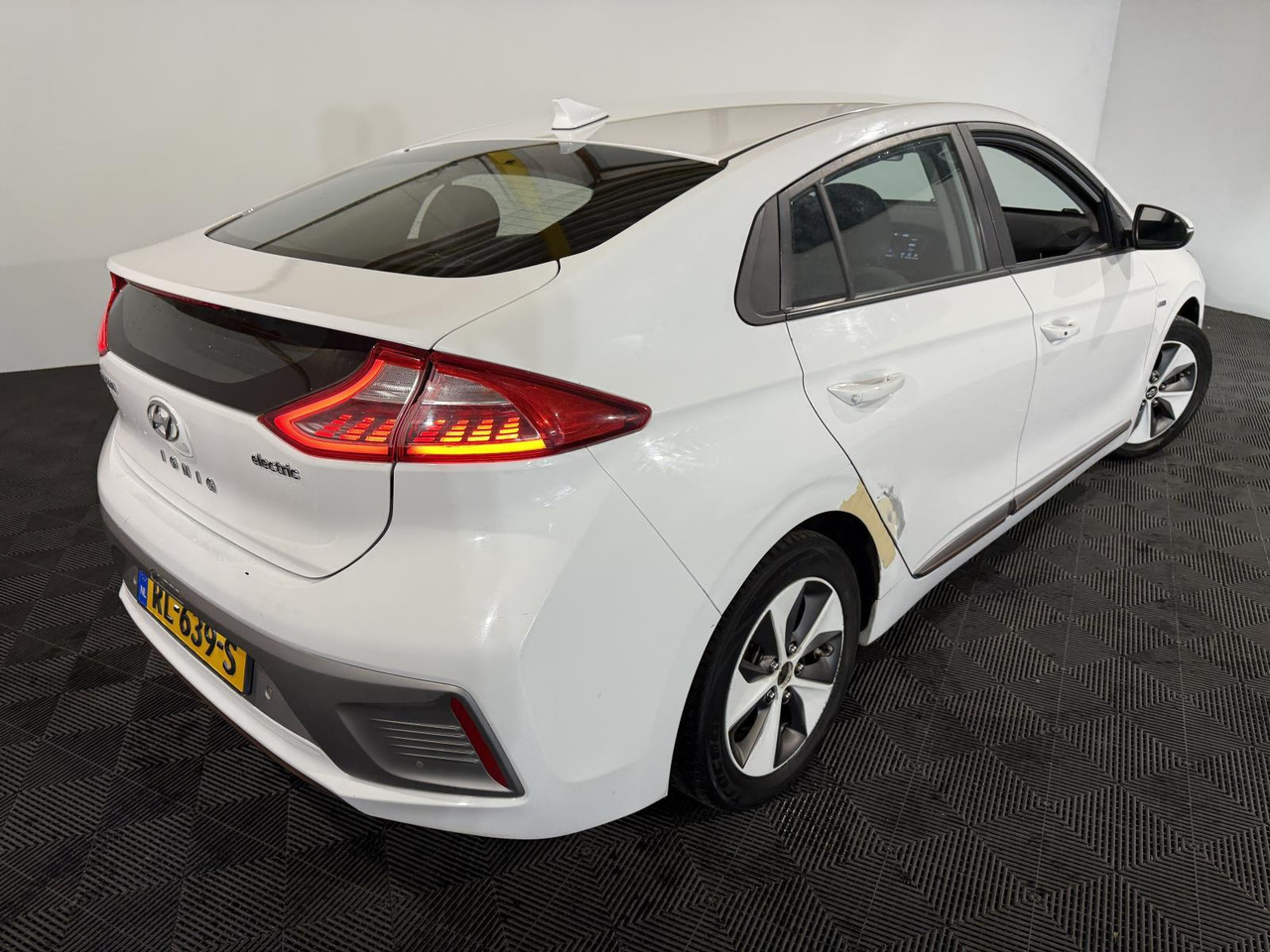 Kia | Stonic | 1.0 T-GDi DynamicLine | 2018 | 230.603 km | RL369S | Logisch - SUV: picture 4 Kia | Stonic | 1.0 T-GDi DynamicLine | 2018 | 230.603 km | RL369S | Logisch - SUV: picture 4