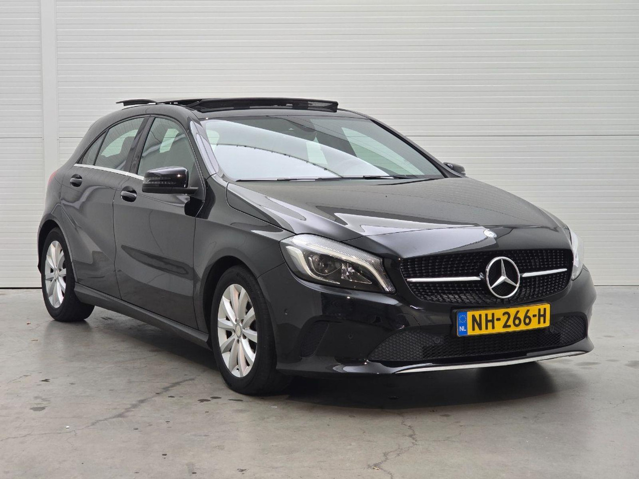 Mercedes-Benz A-klasse 180 Lease Edition Plus | 2017 | 233.018 km | Automaat | NH266H | NAP: Logisch - Hatchback: picture 2 Mercedes-Benz A-klasse 180 Lease Edition Plus | 2017 | 233.018 km | Automaat | NH266H | NAP: Logisch - Hatchback: picture 2