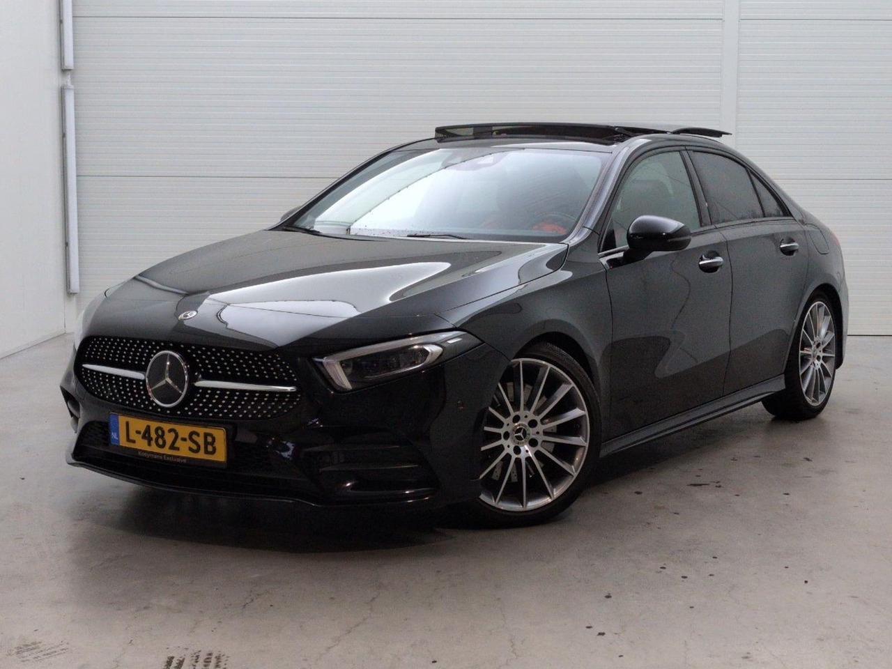 Mercedes-Benz A-klasse 200 Premium Plus | 2019 | 143.125 km | Automaat | L482SB | NAP: Geen oordeel - Sedan: picture 1 Mercedes-Benz A-klasse 200 Premium Plus | 2019 | 143.125 km | Automaat | L482SB | NAP: Geen oordeel - Sedan: picture 1