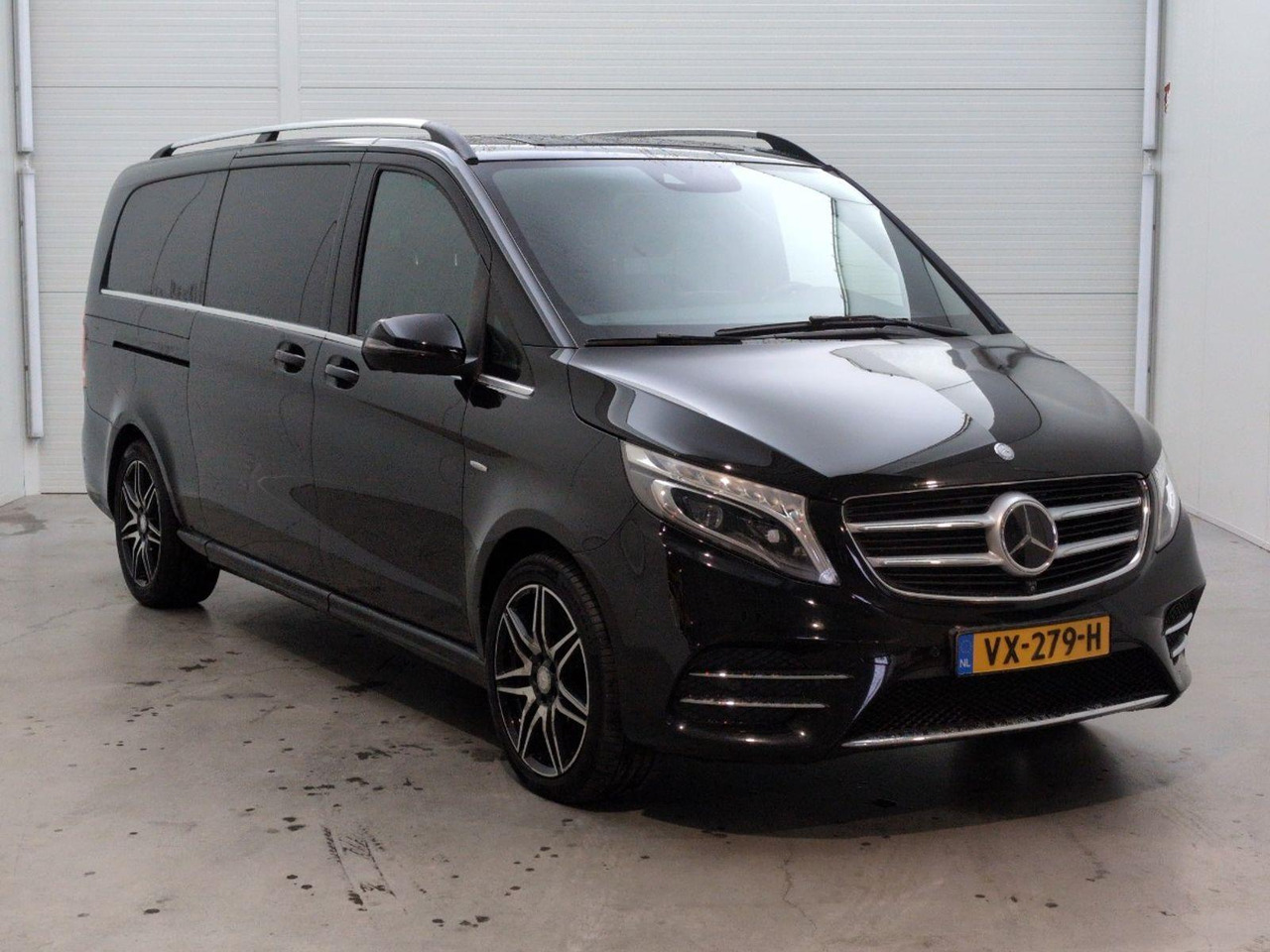 Mercedes-Benz V-klasse 250d 4 - MATIC Extra Lang DC Edition | 2016 | 328.239 km | Automaat | VX279H | NAP: Logisch - Combi van: picture 2 Mercedes-Benz V-klasse 250d 4 - MATIC Extra Lang DC Edition | 2016 | 328.239 km | Automaat | VX279H | NAP: Logisch - Combi van: picture 2