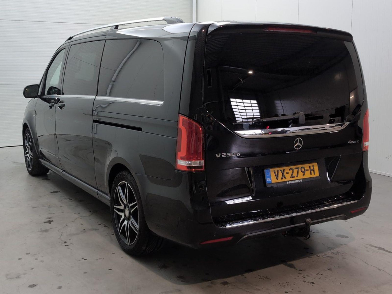 Mercedes-Benz V-klasse 250d 4 - MATIC Extra Lang DC Edition | 2016 | 328.239 km | Automaat | VX279H | NAP: Logisch - Combi van: picture 3 Mercedes-Benz V-klasse 250d 4 - MATIC Extra Lang DC Edition | 2016 | 328.239 km | Automaat | VX279H | NAP: Logisch - Combi van: picture 3