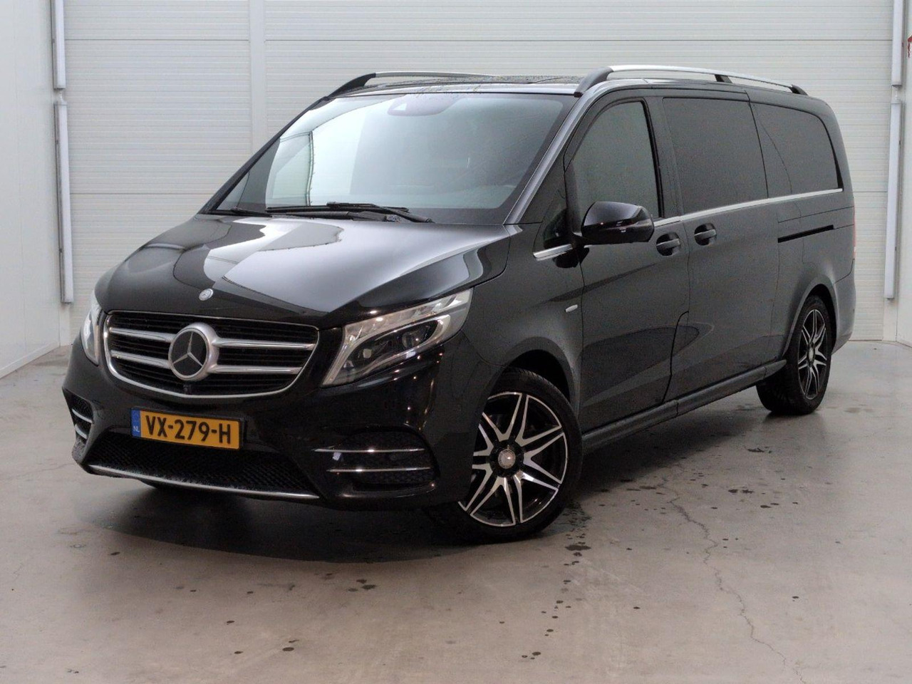 Mercedes-Benz V-klasse 250d 4 - MATIC Extra Lang DC Edition | 2016 | 328.239 km | Automaat | VX279H | NAP: Logisch - Combi van: picture 1 Mercedes-Benz V-klasse 250d 4 - MATIC Extra Lang DC Edition | 2016 | 328.239 km | Automaat | VX279H | NAP: Logisch - Combi van: picture 1