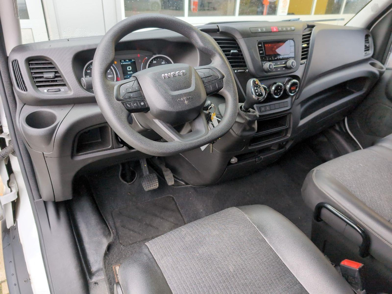 Iveco Daily 35C16V 2.3 410 H2 | 2021 | 129.296 km | Automaat | V64JZF | NAP: Geen oordeel - Other machinery: picture 5 Iveco Daily 35C16V 2.3 410 H2 | 2021 | 129.296 km | Automaat | V64JZF | NAP: Geen oordeel - Other machinery: picture 5