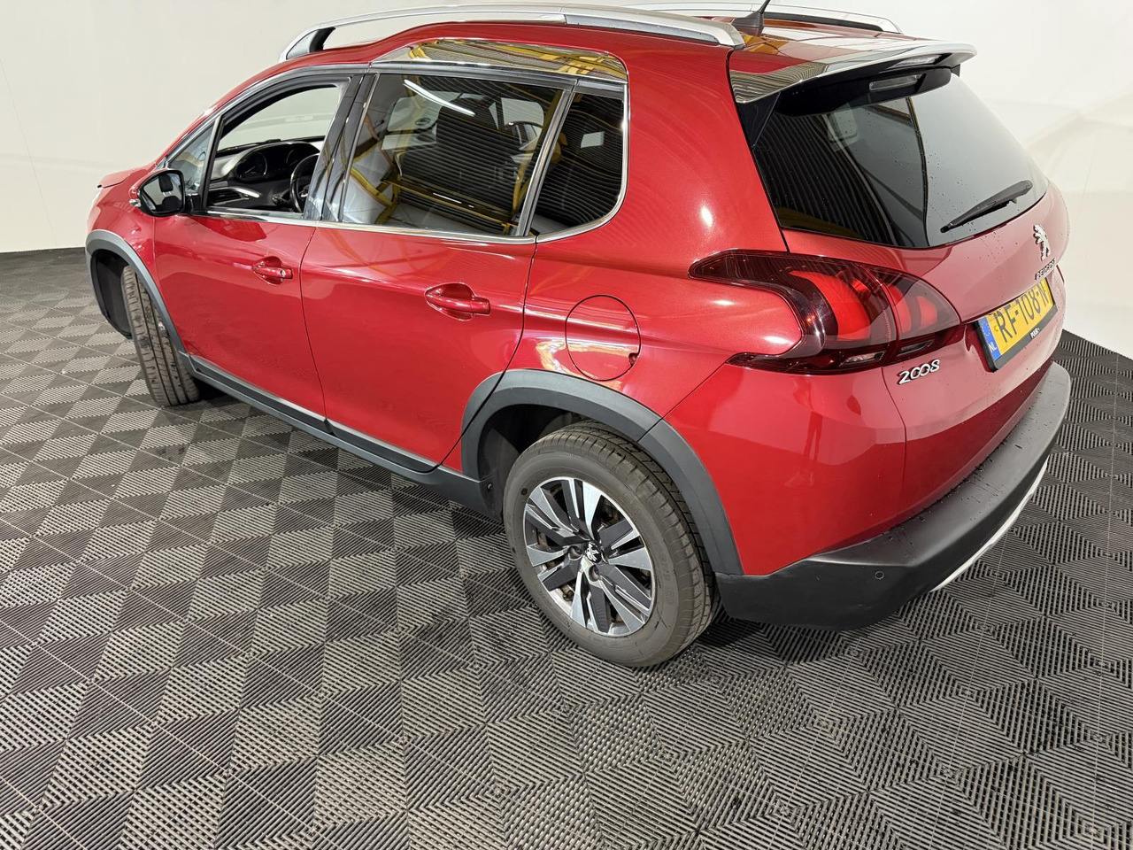 Peugeot 2008 1.2 PureTech Blue Lease Executive RF-108-N 141.645 km - Car: picture 3 Peugeot 2008 1.2 PureTech Blue Lease Executive RF-108-N 141.645 km - Car: picture 3