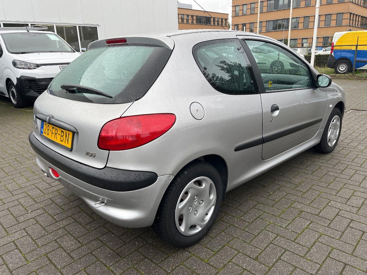 Peugeot 206 1.1 XR | 2000 | 69.922 km | 28FRBN | NAP: Logisch - Hatchback: picture 4 Peugeot 206 1.1 XR | 2000 | 69.922 km | 28FRBN | NAP: Logisch - Hatchback: picture 4