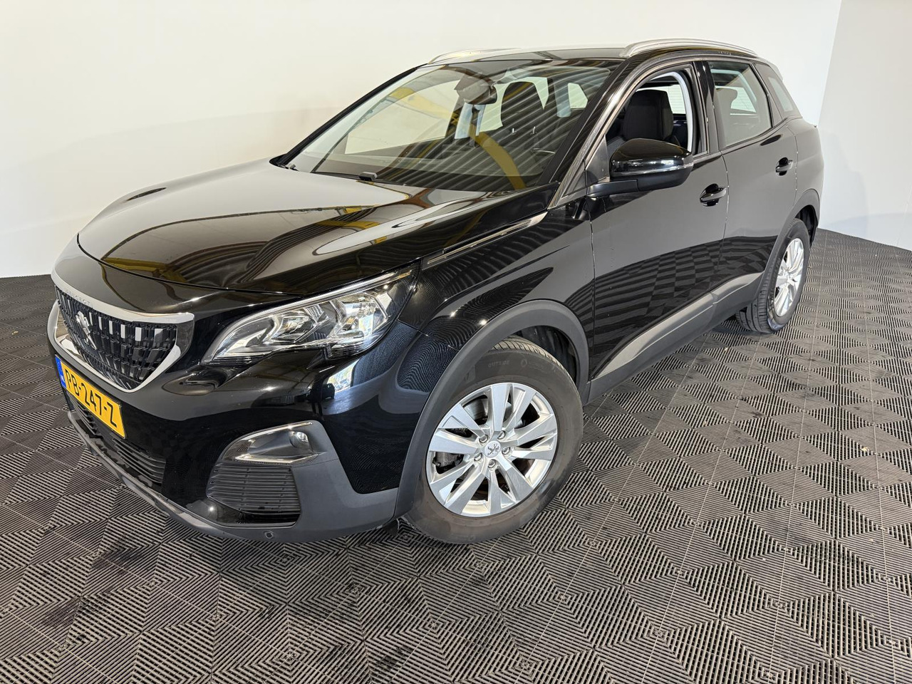 Peugeot 3008 1.2 PureTech Active PB-247-Z 149.445 km - Car: picture 1 Peugeot 3008 1.2 PureTech Active PB-247-Z 149.445 km - Car: picture 1