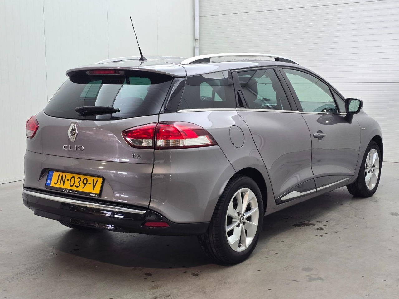 Renault Clio Estate 0.9 TCe Limited | 2016 | 152.751 km | JN039V | NAP: Logisch - Car: picture 4 Renault Clio Estate 0.9 TCe Limited | 2016 | 152.751 km | JN039V | NAP: Logisch - Car: picture 4