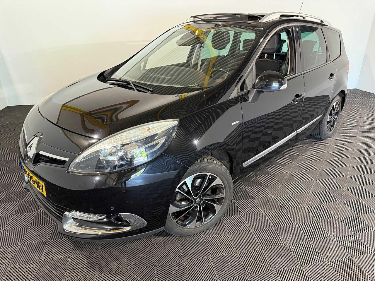 Renault Grand Scénic 1.2 Tce Bose | 2016 | 118.319 km | H-596-NV - Car: picture 1 Renault Grand Scénic 1.2 Tce Bose | 2016 | 118.319 km | H-596-NV - Car: picture 1