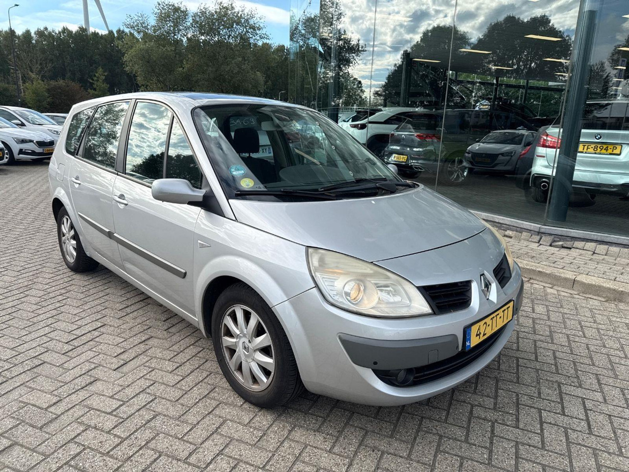 Renault Grand Scénic 2.0 - 16V Business Line 7p. | 2007 | 209.583 km | Automaat | 42TTTT | NAP: Logisch - Car: picture 2 Renault Grand Scénic 2.0 - 16V Business Line 7p. | 2007 | 209.583 km | Automaat | 42TTTT | NAP: Logisch - Car: picture 2