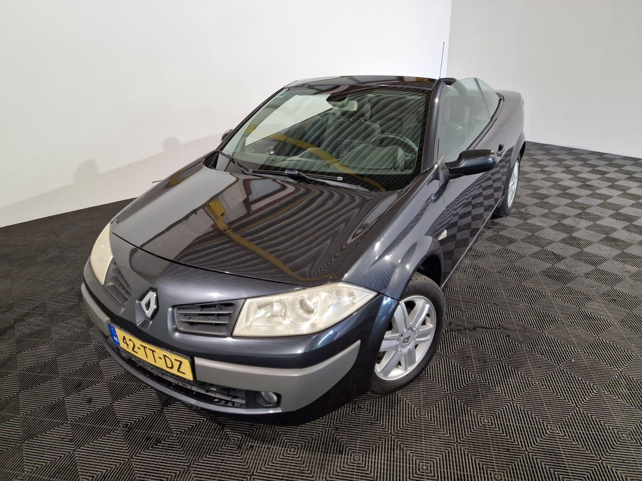 Renault Mégane Cabriolet 1.6-16V Authentique 42-TT-DZ - Car: picture 1 Renault Mégane Cabriolet 1.6-16V Authentique 42-TT-DZ - Car: picture 1