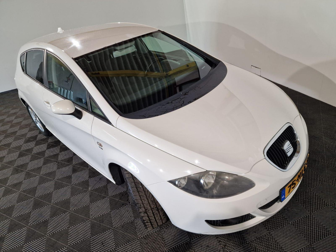 SEAT Leon 1.4 TSI Business Style 75-HLG-8 268.116 km - Car: picture 5 SEAT Leon 1.4 TSI Business Style 75-HLG-8 268.116 km - Car: picture 5