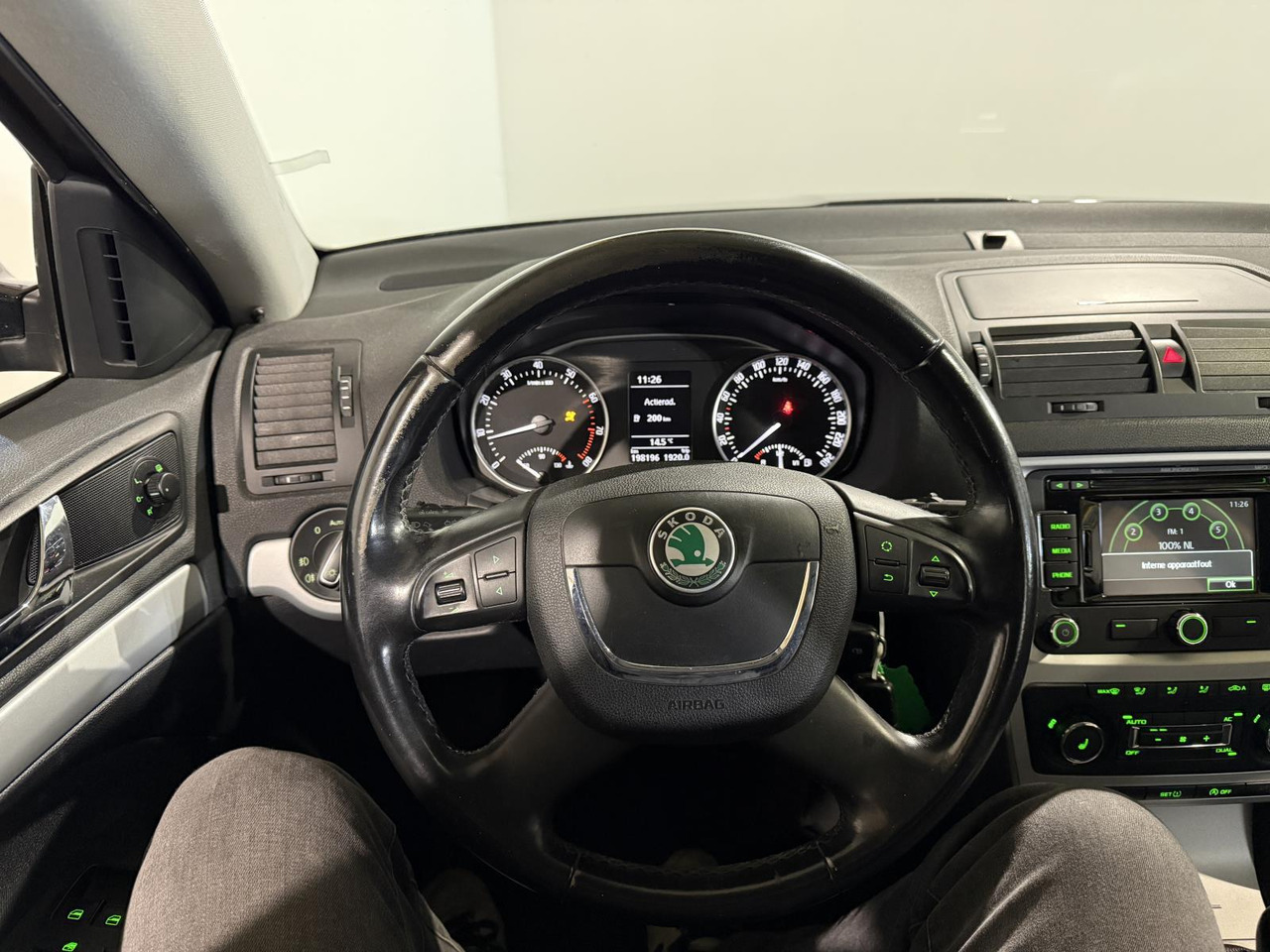 Skoda | Octavia Combi | 1.4 TSI Greentech Ambition Business Line | 2012 | 198.196 km | 01TGL8 | Logisch - Car: picture 4 Skoda | Octavia Combi | 1.4 TSI Greentech Ambition Business Line | 2012 | 198.196 km | 01TGL8 | Logisch - Car: picture 4