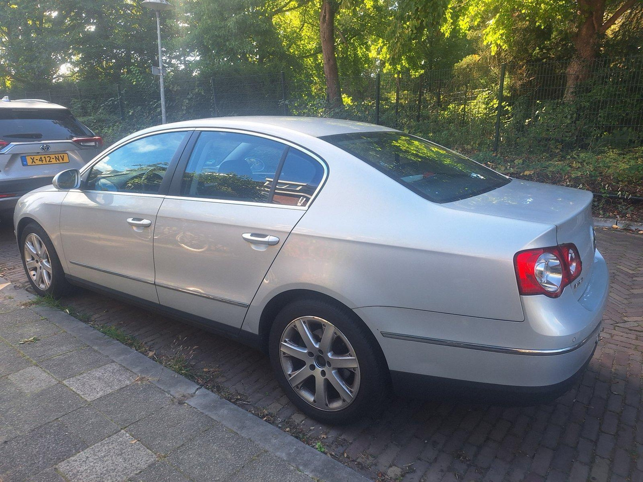 Volkswagen | Passat | 1.9 TDI Comfortline | 2010 | 314.746 km | 77KJP9 | Logisch - Sedan: picture 2 Volkswagen | Passat | 1.9 TDI Comfortline | 2010 | 314.746 km | 77KJP9 | Logisch - Sedan: picture 2
