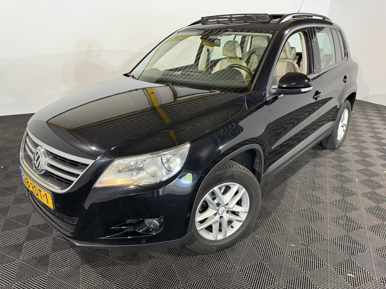 Volkswagen | Tiguan | 1.4 TSI Comfort&Design | 2011 | 236.671 km | 28RDT1 | Logisch - SUV: picture 1 Volkswagen | Tiguan | 1.4 TSI Comfort&Design | 2011 | 236.671 km | 28RDT1 | Logisch - SUV: picture 1