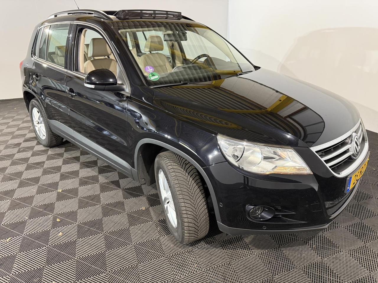 Volkswagen | Tiguan | 1.4 TSI Comfort&Design | 2011 | 236.671 km | 28RDT1 | Logisch - SUV: picture 5 Volkswagen | Tiguan | 1.4 TSI Comfort&Design | 2011 | 236.671 km | 28RDT1 | Logisch - SUV: picture 5