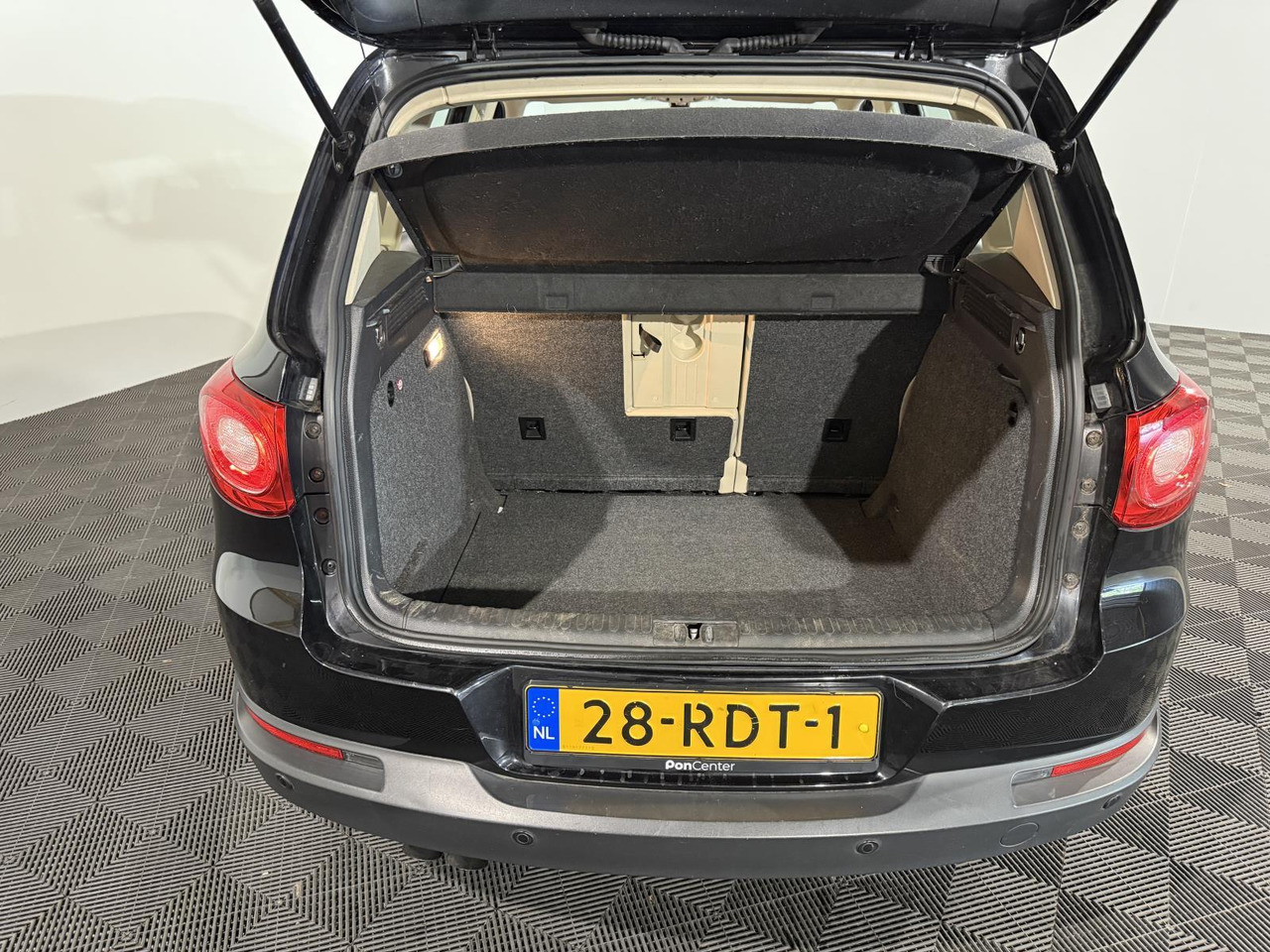 Volkswagen | Tiguan | 1.4 TSI Comfort&Design | 2011 | 236.671 km | 28RDT1 | Logisch - SUV: picture 3 Volkswagen | Tiguan | 1.4 TSI Comfort&Design | 2011 | 236.671 km | 28RDT1 | Logisch - SUV: picture 3