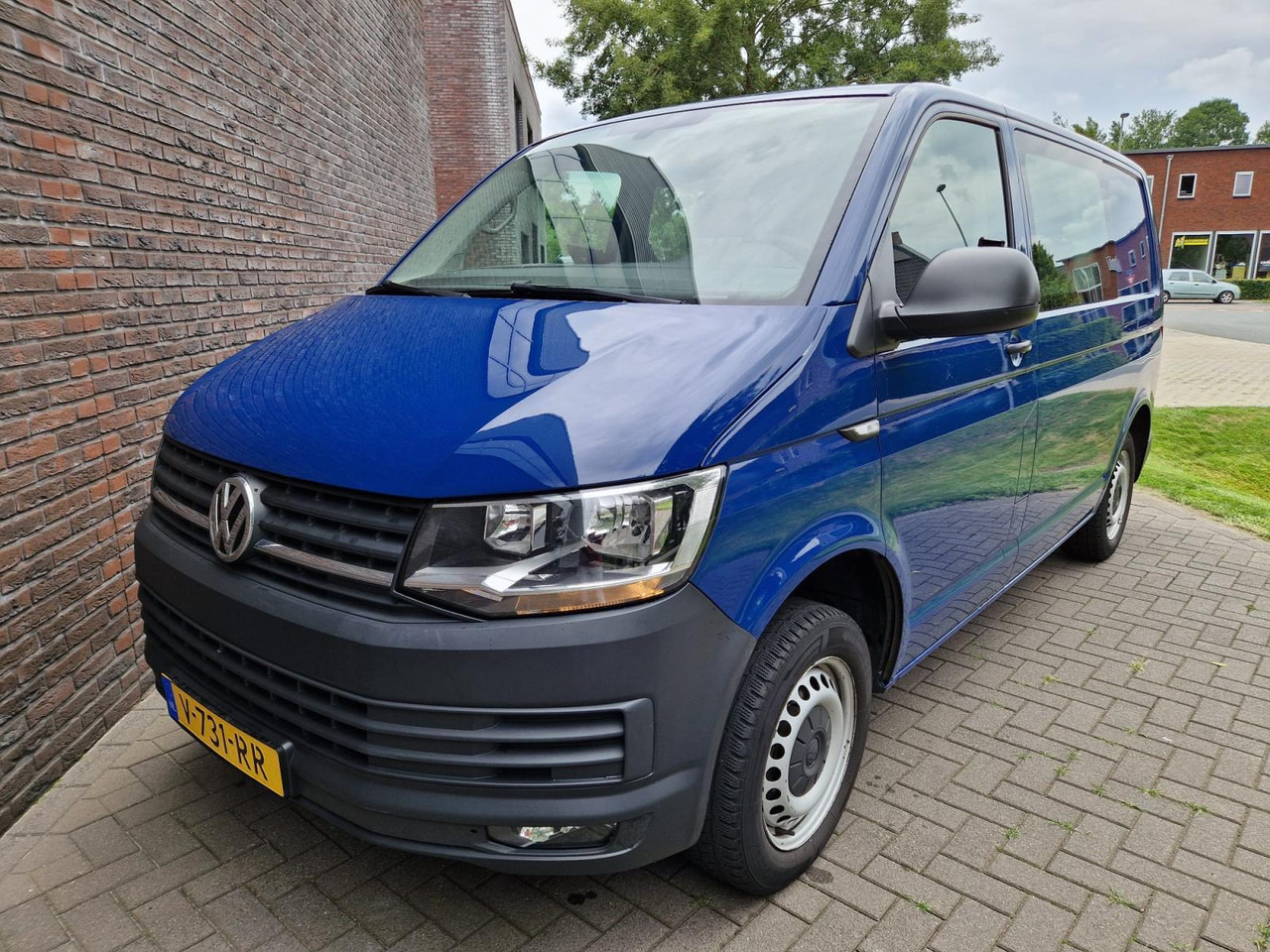Volkswagen | Transporter | 2.0 TDI L1H1 DC Highline | 2018 | 251.292 km | V731RR | Logisch - Combi van: picture 1 Volkswagen | Transporter | 2.0 TDI L1H1 DC Highline | 2018 | 251.292 km | V731RR | Logisch - Combi van: picture 1