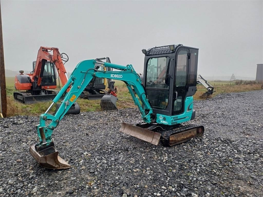 Kobelco SK17SR-3 Kallistajalla - Mini excavator: picture 1 Kobelco SK17SR-3 Kallistajalla - Mini excavator: picture 1