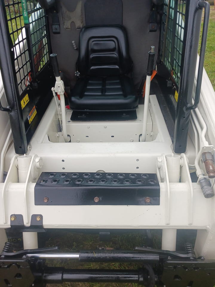 BOBCAT S100 - Skid steer loader: picture 4 BOBCAT S100 - Skid steer loader: picture 4