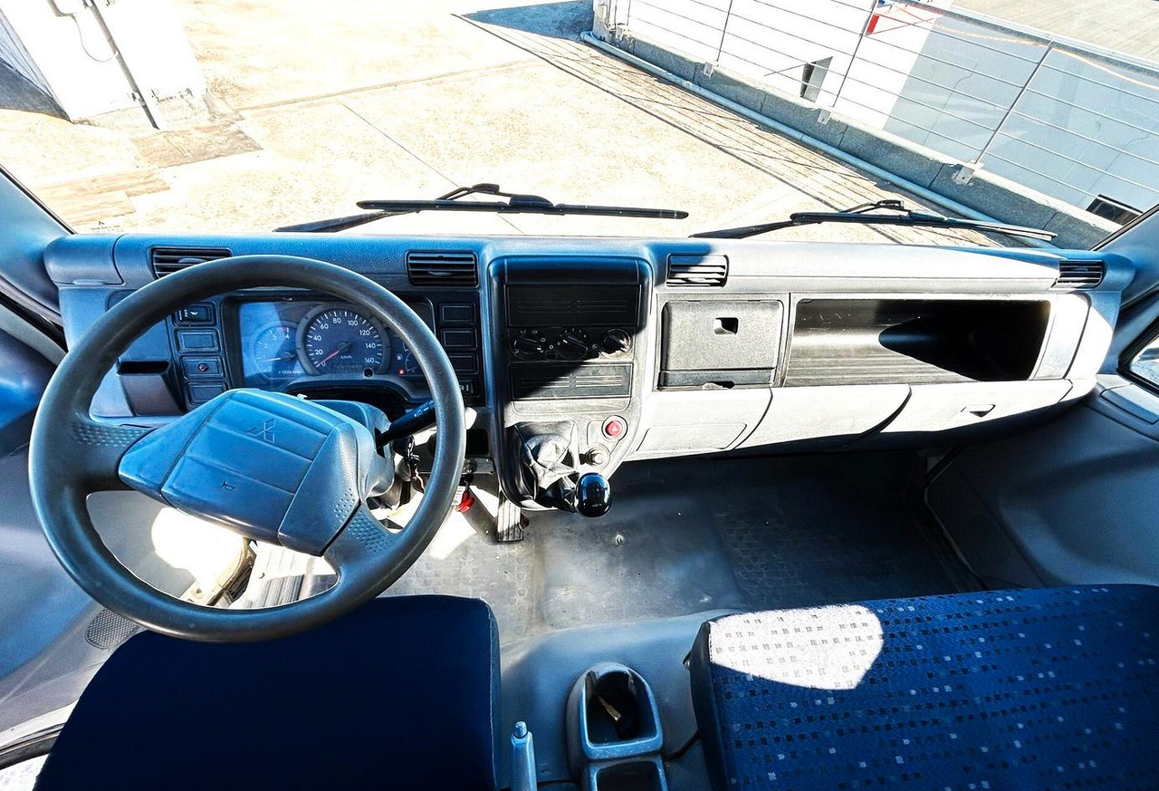 Interior photo 1: Leasing of  Mitsubishi Canter 3C13 Ribaltabile trilaterale Mitsubishi Canter 3C13 Ribaltabile trilaterale