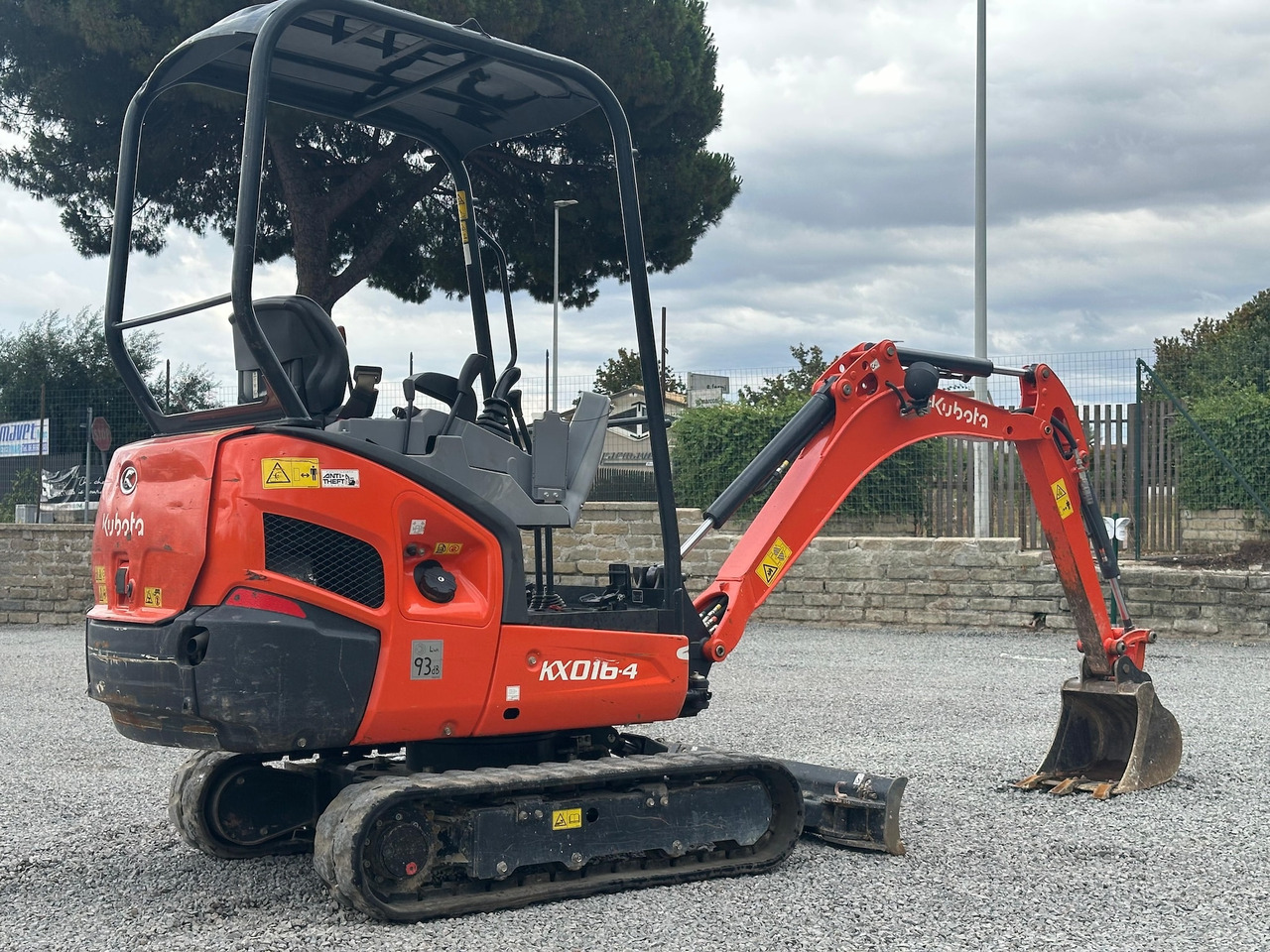 KUBOTA KX016-4 - Mini excavator: picture 2 KUBOTA KX016-4 - Mini excavator: picture 2