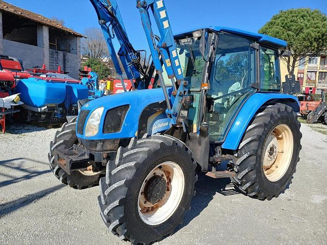 New Holland TL90A - Farm tractor: picture 2 New Holland TL90A - Farm tractor: picture 2